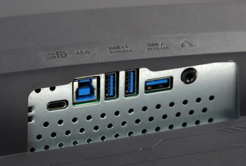 华硕ROG Strix OLED XG32UCWG